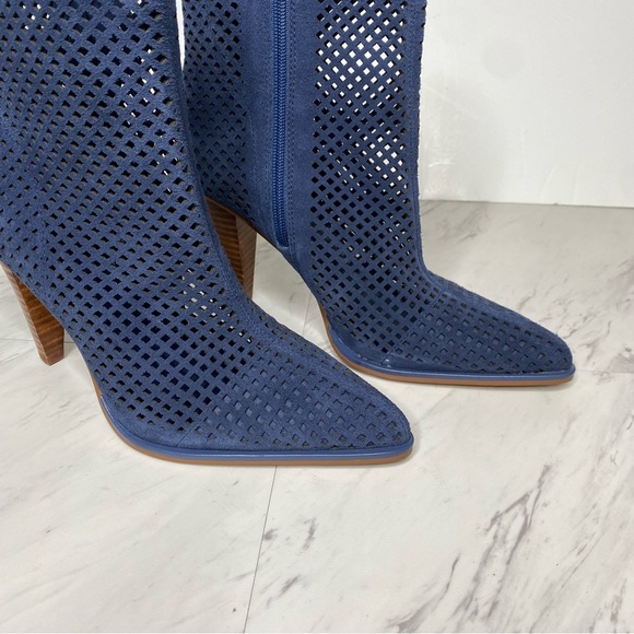 Vince Camuto Yolandal Blue Cutout Suede Pointy Toe Heeled Bootie 9M - Picture 9 of 15